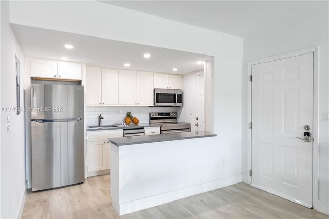 290 Sunrise Dr 3-F, Key Biscayne, FL 33149