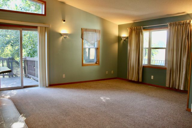 322 Oriole Avenue N, Thief River Falls, MN 56701