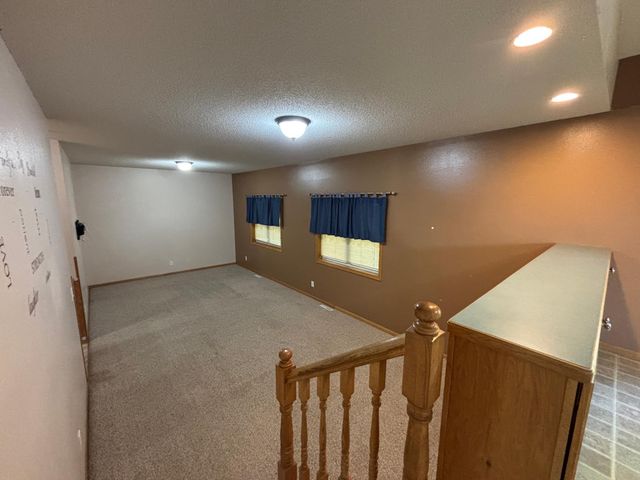 322 Oriole Avenue N, Thief River Falls, MN 56701