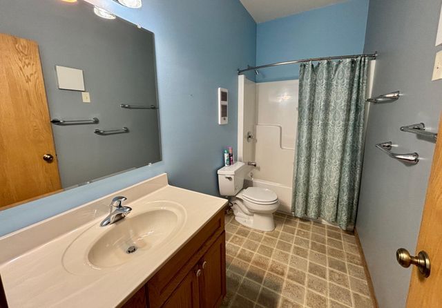 322 Oriole Avenue N, Thief River Falls, MN 56701