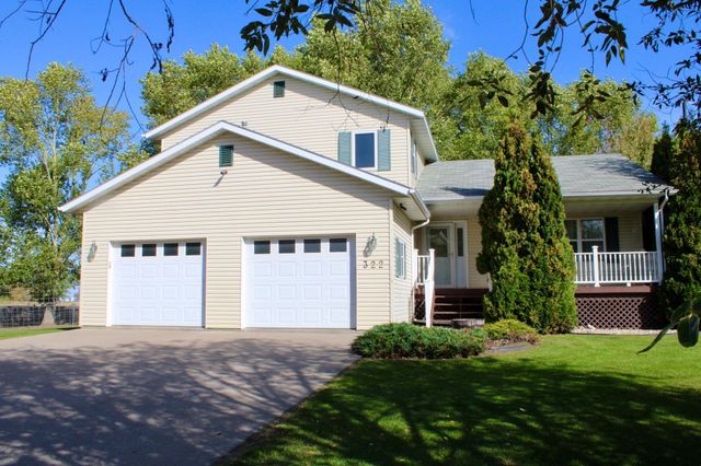 322 Oriole Avenue N, Thief River Falls, MN 56701