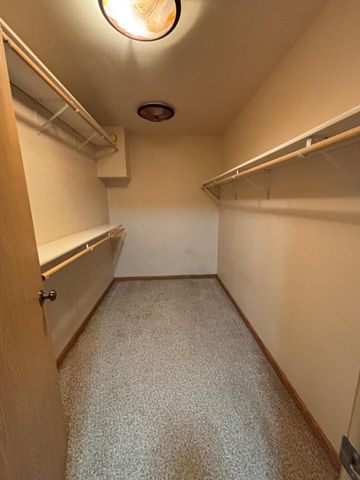 322 Oriole Avenue N, Thief River Falls, MN 56701