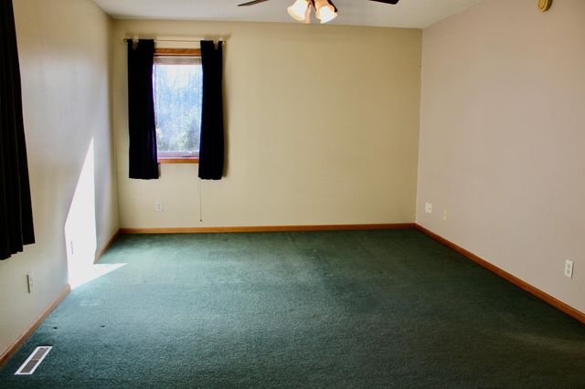 322 Oriole Avenue N, Thief River Falls, MN 56701