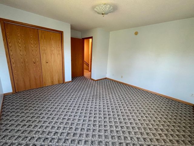 322 Oriole Avenue N, Thief River Falls, MN 56701