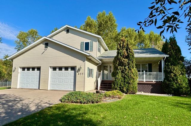 322 Oriole Avenue N, Thief River Falls, MN 56701