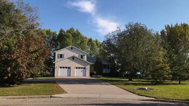 322 Oriole Avenue N, Thief River Falls, MN 56701