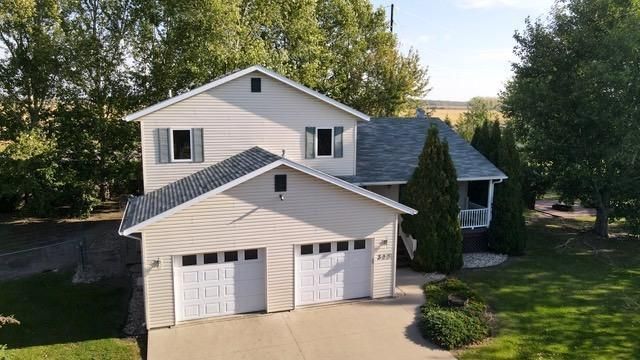 322 Oriole Avenue N, Thief River Falls, MN 56701