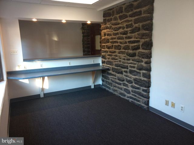 207 S EASTON RD, Glenside, PA 19038