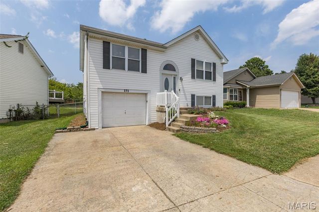 171 Kunze Drive, St Charles, MO 63303