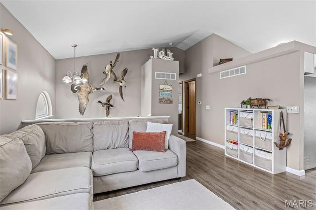 171 Kunze Drive, St Charles, MO 63303
