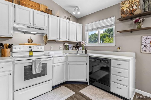 171 Kunze Drive, St Charles, MO 63303