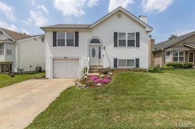 171 Kunze Drive, St Charles, MO 63303