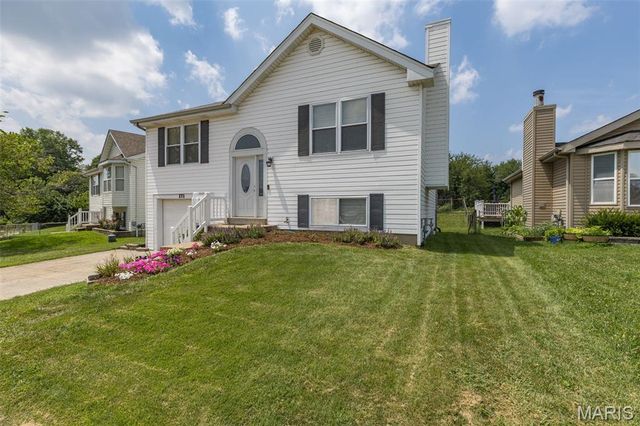 171 Kunze Drive, St Charles, MO 63303