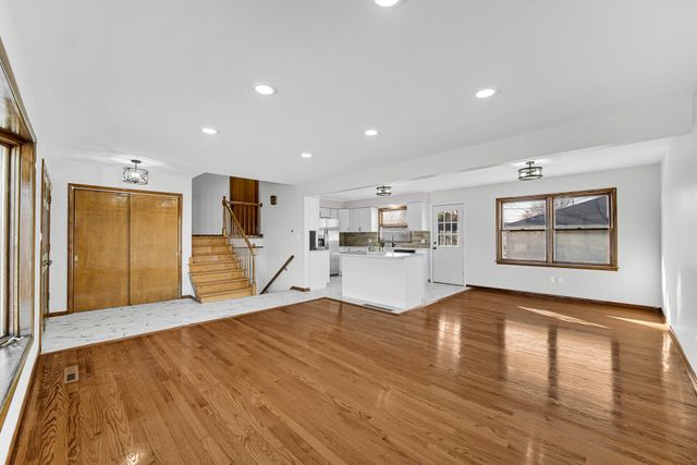 9220 Wildwood Drive, Highland, IN 46322