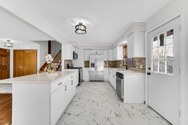 9220 Wildwood Drive, Highland, IN 46322