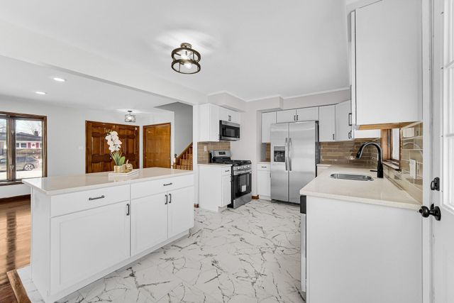 9220 Wildwood Drive, Highland, IN 46322