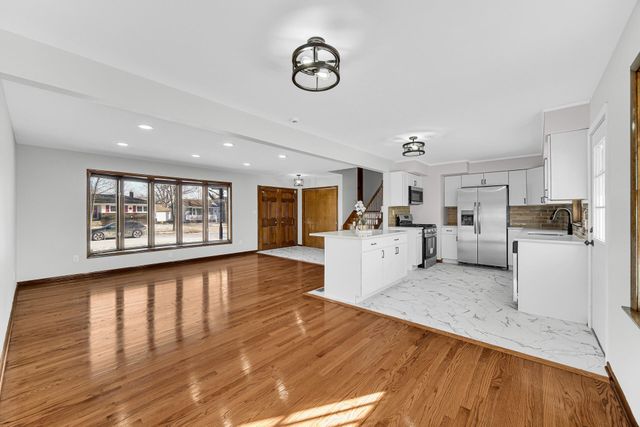 9220 Wildwood Drive, Highland, IN 46322