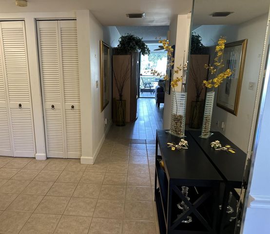 3138 Via Poinciana 114, Lake Worth, FL 33467