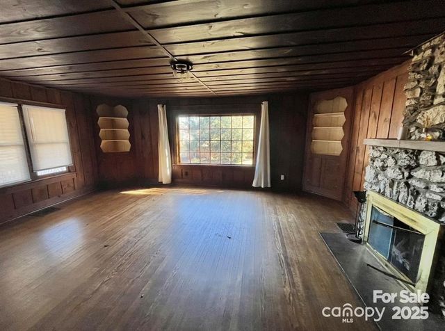 152 Walnut Street, Waynesville, NC 28786