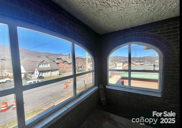 152 Walnut Street, Waynesville, NC 28786
