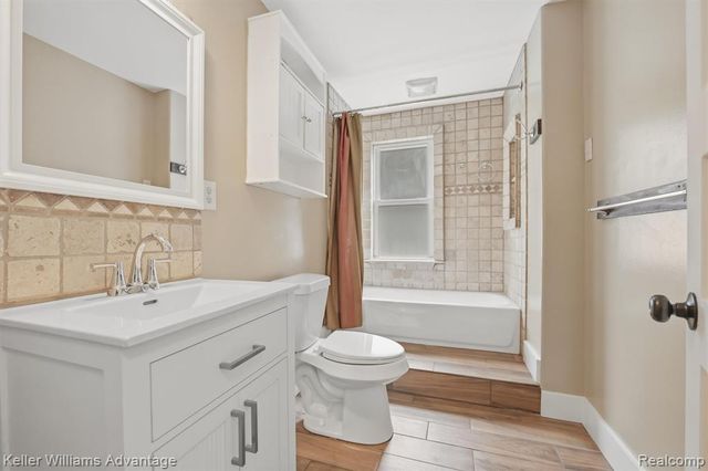 507 North Street, Holly, MI 48442