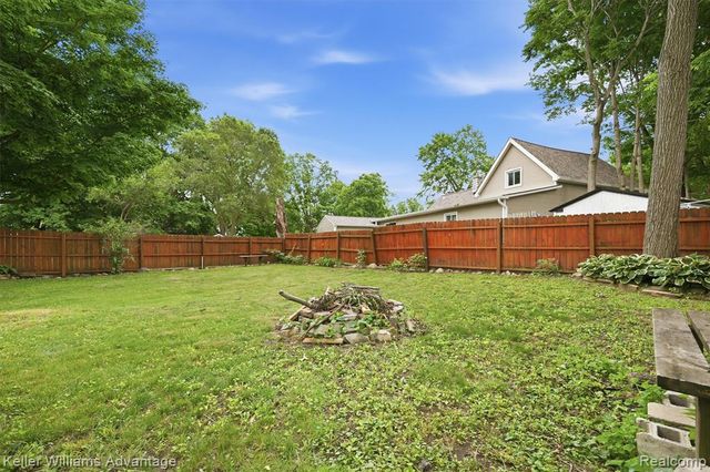 507 North Street, Holly, MI 48442