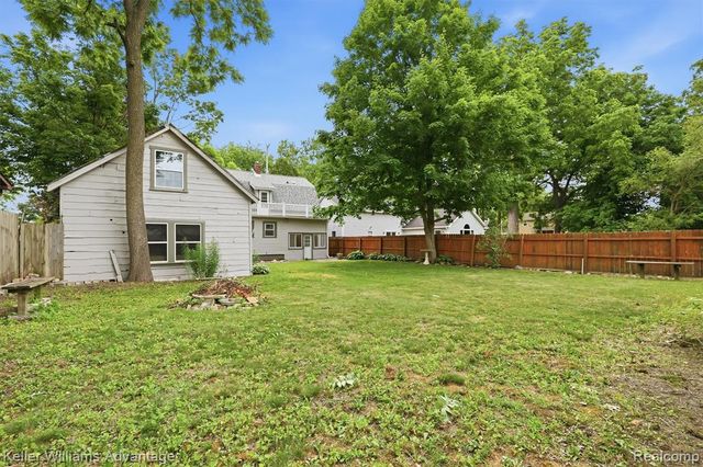 507 North Street, Holly, MI 48442