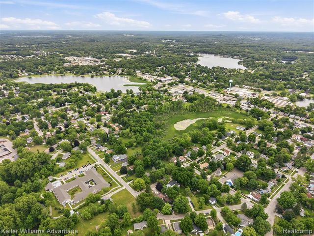 507 North Street, Holly, MI 48442