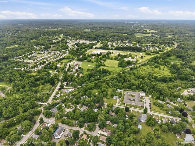 507 North Street, Holly, MI 48442
