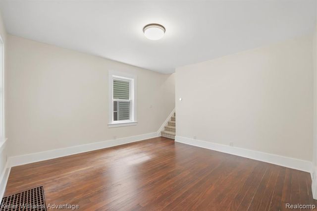 507 North Street, Holly, MI 48442