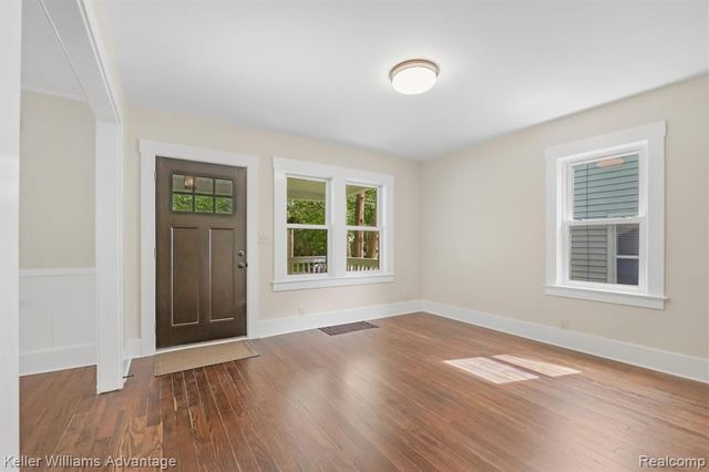 507 North Street, Holly, MI 48442