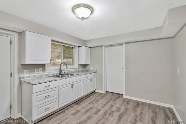 285 Bondale Avenue, Pontiac, MI 48341