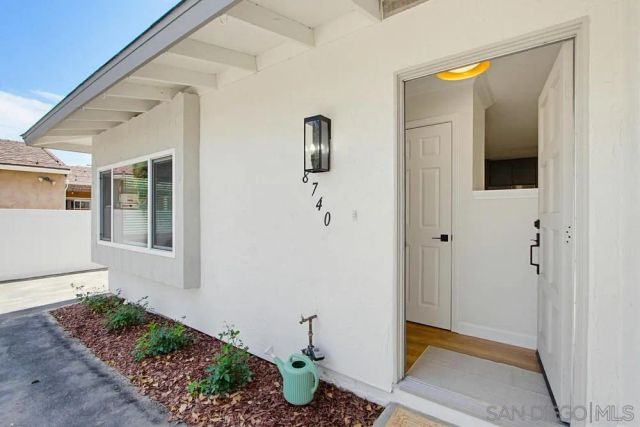 8740 Vanguard Place, Lakeside, CA 92040