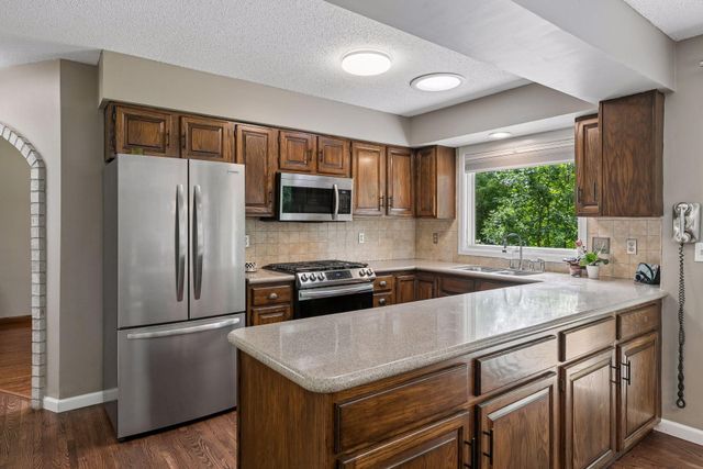 14886 Tealwood Court, Eden Prairie, MN 55347