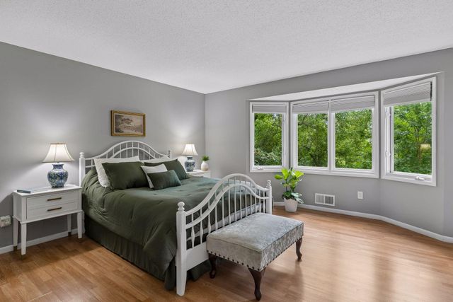14886 Tealwood Court, Eden Prairie, MN 55347