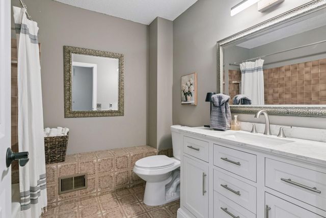 14886 Tealwood Court, Eden Prairie, MN 55347