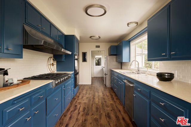 949 N Norman Place, Los Angeles, CA 90049
