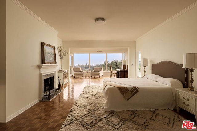 949 N Norman Place, Los Angeles, CA 90049