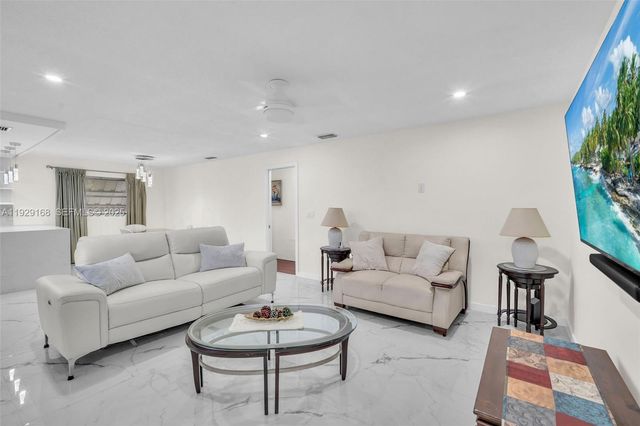 500 S Luna Ct 7, Hollywood, FL 33021