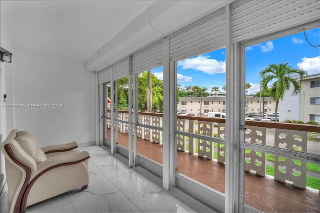 500 S Luna Ct 7, Hollywood, FL 33021