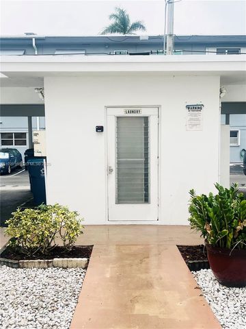 500 S Luna Ct 7, Hollywood, FL 33021