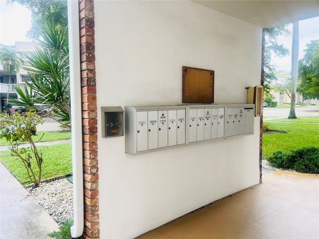 500 S Luna Ct 7, Hollywood, FL 33021