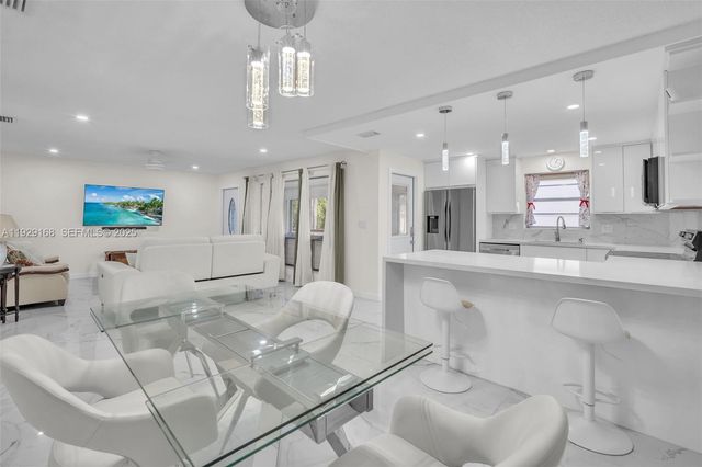 500 S Luna Ct 7, Hollywood, FL 33021