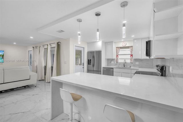 500 S Luna Ct 7, Hollywood, FL 33021