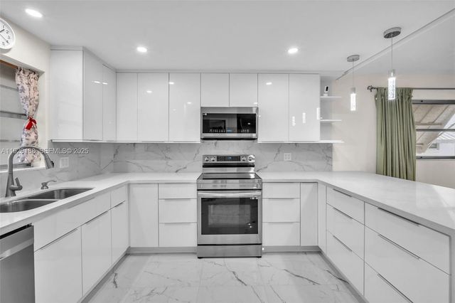 500 S Luna Ct 7, Hollywood, FL 33021