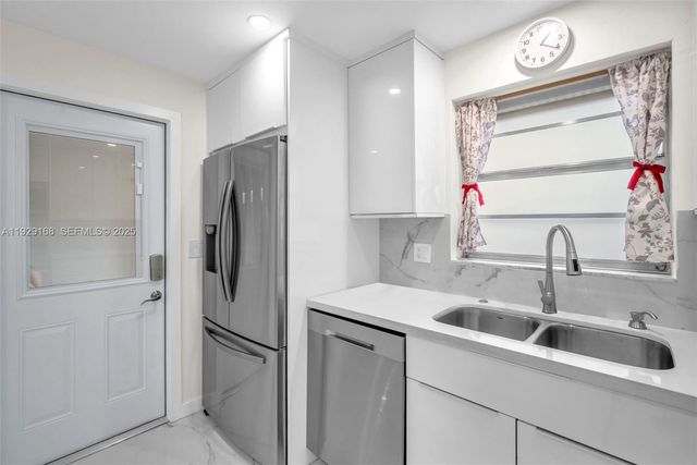 500 S Luna Ct 7, Hollywood, FL 33021