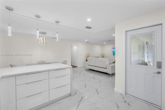 500 S Luna Ct 7, Hollywood, FL 33021