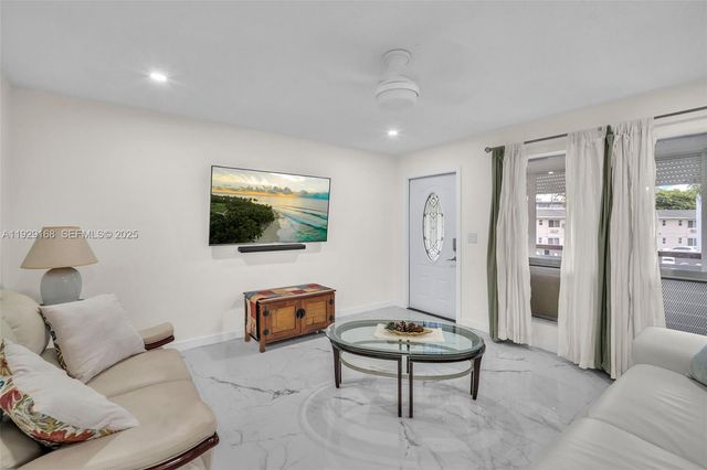 500 S Luna Ct 7, Hollywood, FL 33021