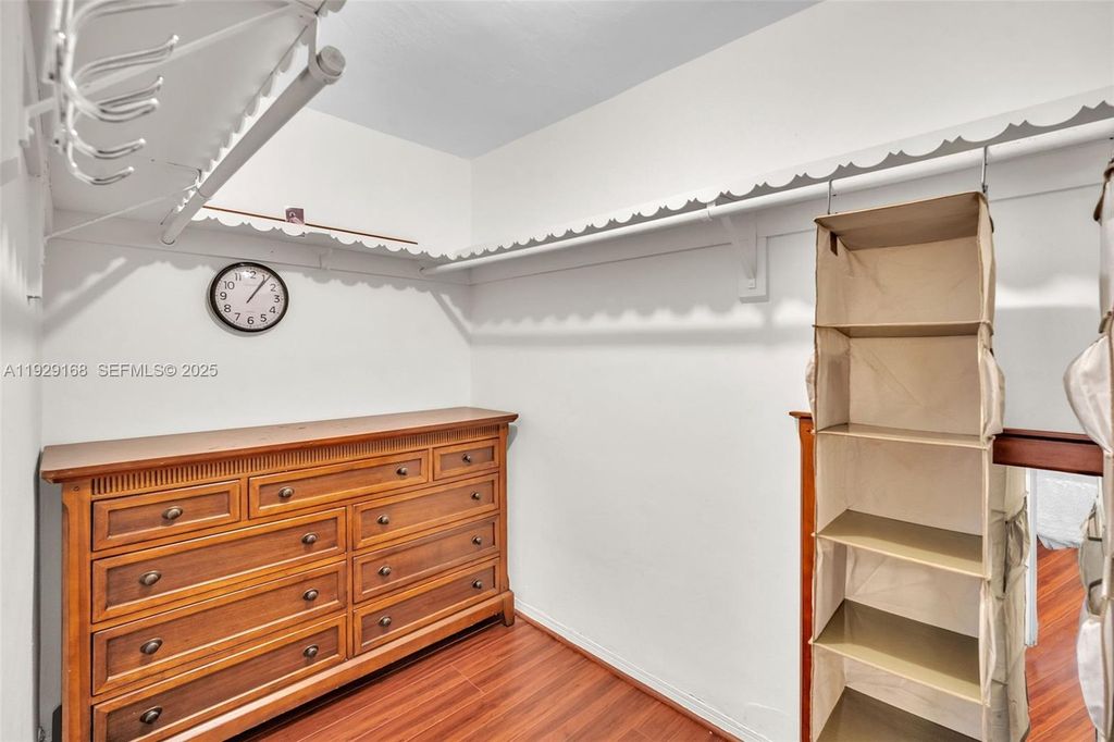 Image 14 of property listing at 500 S Luna Ct 7, Hollywood, FL 33021