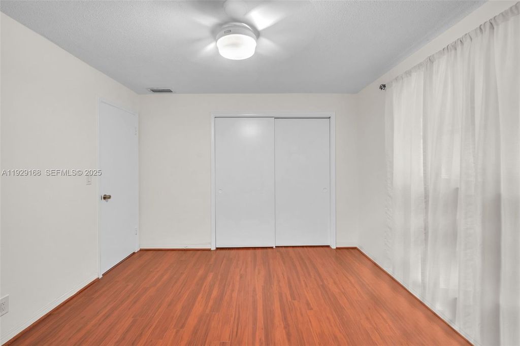 Image 17 of property listing at 500 S Luna Ct 7, Hollywood, FL 33021